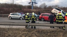 Velká nehoda v Praze! 10 aut se srazilo na Štěrboholské spojce