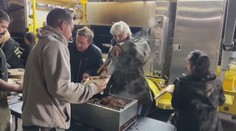 VIDEO: Slavný americký komik pomáhá při požárech v LA. Hasiči jsou vděční