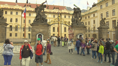 Část Pražského hradu se uzavře. Turisté přijdou o střídání stráží