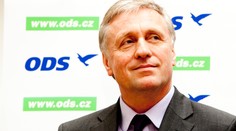 Topolánek grilování vedení strany ustál. Neodstoupí a bude kandidovat