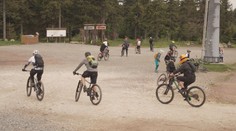 Zájem o trailovou cyklistiku roste. K úrazům vyráží záchranáři i 10krát za den