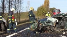 Seat dostal smyk na námraze. Jeden mrtvý. Zasahoval vrtulník