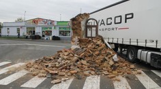 Maďarský kamion zdemoloval památnou kapličku ve Strážnici!