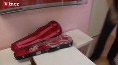 Křišťálové housle váží skoro osm kilo. Hudebníci kolabují