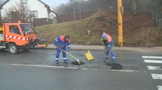 Mrazy a oteplení ničí silnice. Opravy budou stát desítky milionů
