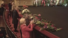 Česko se loučí s operní pěvkyní Červenou. Obřadu se zúčastnil i Jiří Suchý