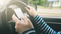 Auto není kancelář: Proč byste zrovna dnes měli za volantem vypnout mobil