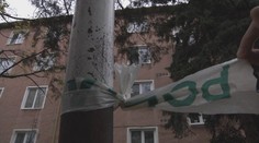 Žena v osmém měsíci těhotenství zemřela po pádu z okna