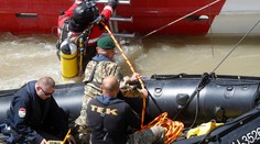 Oběti tragédie ještě nenašli. Kvůli proudu nemohou vrak vyzvednout