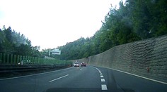 VIDEO: Řidič se řítil v protisměru a ujel od nehody! Hledá ho policie