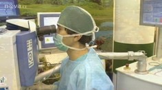 UNIKÁT: Tak operuje oči 6D laser