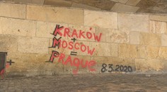 Karlův most opět hyzdí graffiti, viník unikl kamerám