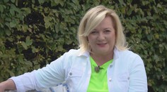 Alena Schillerová, jak ji neznáte. Zazpívala o víně a cvičila taj-či
