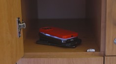 Čunek chce zakázat mobily ve školách. Podle ministerstva je to nezákonné