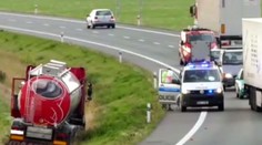 Zase stejná cisterna! Srazila auto v protisměru. Byl to stejný řidič?!