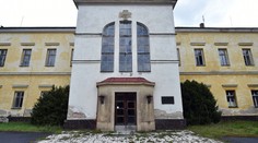 Takhle to vypadá v zámku, kde žil Heydrich. Je prokletý, věří místní