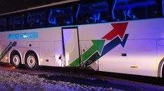 Opilý řidič naboural autobus, cestující si museli přestoupit