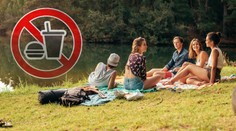 Nesmyslný zákaz! Lidé si na koupaliště nesmí přinést ani vodu