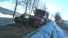 Černé pondělí na silnicích: Čtyři mrtví a hořící lokomotiva