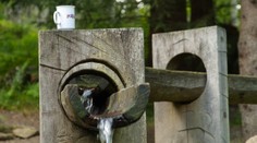 Turisty u Domažlic těšila pivní studánka. Skončila kvůli "aktivní občance"