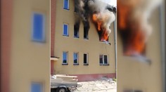 Žena nechala své děti v bytě samotné se zapalovačem, dva chlapci uhořeli