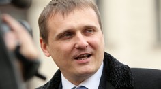 VV si volí nového šéfa. Johna nahradí v čele strany Bárta
