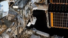 Astronauti vyrazili mimo bezpečí ISS, připojili nový adaptér