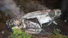 Mladík zničil auto. Utekl k dědovi a místo policie zavolal maminku