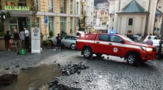 Západem Čech se prohnaly silné bouřky. V Karlových Varech déšť vymlel dlažbu