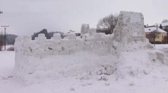 Obří sněhový hrad stavěli deset dní. Jmenuje se Rumštejn