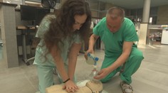 Léta pomáhá dětem. Teď česká lékařka získala významné ocenění