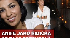 Anife jako řidička se zase předvedla