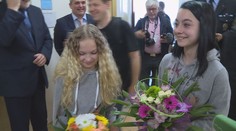 Školačky zachránily holčičku (2) z ledové řeky. Hřály ji vlastními těly