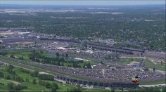 VIDEO: Svátek motorů! V závodě 500 mil Indianopolis se 150 kol nebouralo