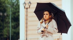 Česko pohltí studená fronta. Výrazně se ochladí a bude pršet, předpovídá ČHMÚ
