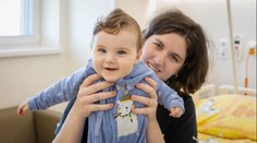 Zázrak v ostravské nemocnici. Lékaři zachránili kojence, který se narodil bez konečníku