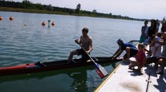 VIDEO: Keňa není žádná sranda! Kolik ujedete na závodní kanoi?