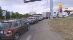 Levnější ropa ceny potravin zatím neovlivní. Farmáři i dopravci potřebují čas
