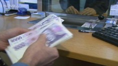 Úředníci ze sociálky zneužívali přehled o financích lidí, pak jim nabízeli pomoc