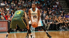 Kemba Walker dal báječných 52 bodů! LeBron jen paběrkoval