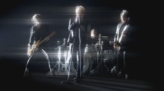 Známá rocková kapela se zbavila bubeníka. Odmítl očkování