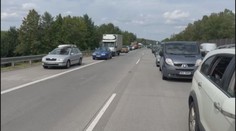 Dálnici D1 zablokovala nehoda. Rodina se třemi dětmi skončila v nemocnici
