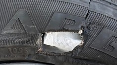 Muž chtěl opravit pneumatiky náplastí a gázou z lékárničky! Je ve vězení