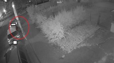 Vandal v Českých Budějovicích poškrábal 30 aut. Škody přesahují statisíce