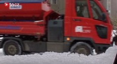 Na silnicích škodí mokrý sníh. Problémy hlásí i dálnice