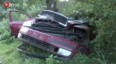 Auto skončilo po nehodě ve stromě. Jeden mrtvý