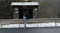 Netradiční zastávka na Slovensku stojí za svodidly. Brzy přijde náprava