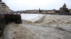 Sever Itálie děsí záplavy, v ohrožení jsou historické klenoty Florencie i Pisa