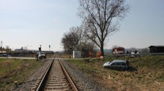 Srážka osobáku a vlaku! V autě seděla matka s dcerou