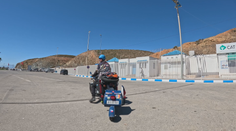 Neobvyklé dobrodružství. Češi se vydali na starých motorkách do Afriky